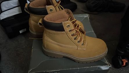 Eddie Bauer boots size 3 new boys