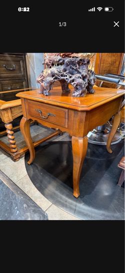 Ethan Allen side table with drawer