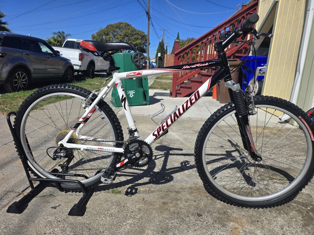 Specialized Mountain Bike Large Frame
Excellent Condition Ready to Ride