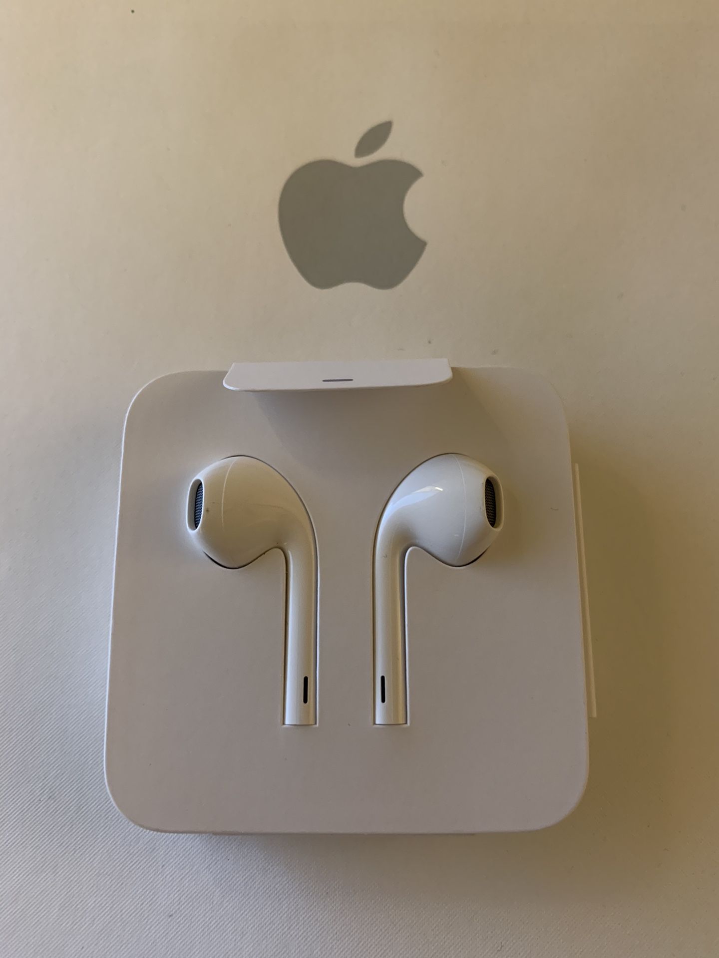 Apple EarPods with Lightning Connector NEW