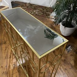 Gold Console/Entry Table