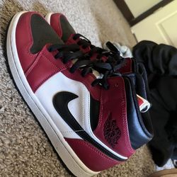 Mens Nike Air Jordan 1 Mid Chicago Black Toe Basketball Shoes size 7.5 554724-069