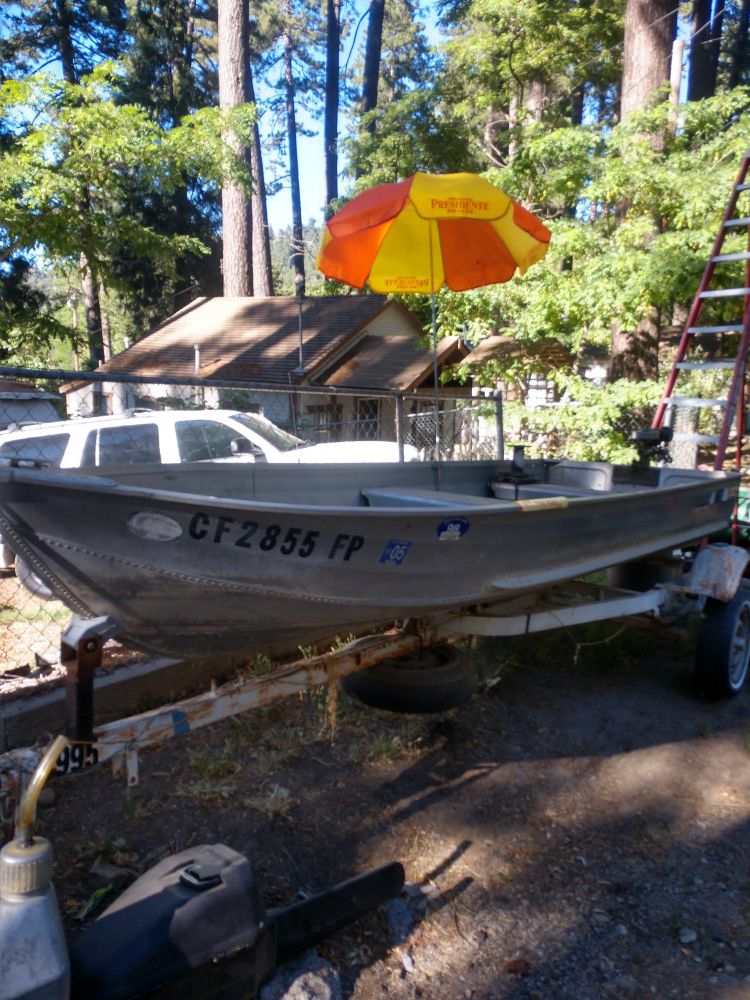 Sears 14 ft aluminum fishing boat . Boat motor 5 hp .boat trailer