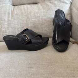 Born Black Wedge Sandals Sz 7 new