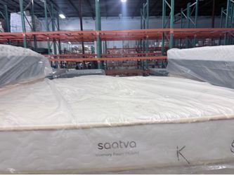 SALE ‼️ king mattress Saatva memory foam hybrid