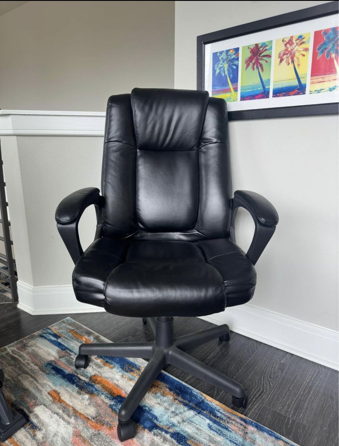 Comfy Black faux Leather Office Chair 