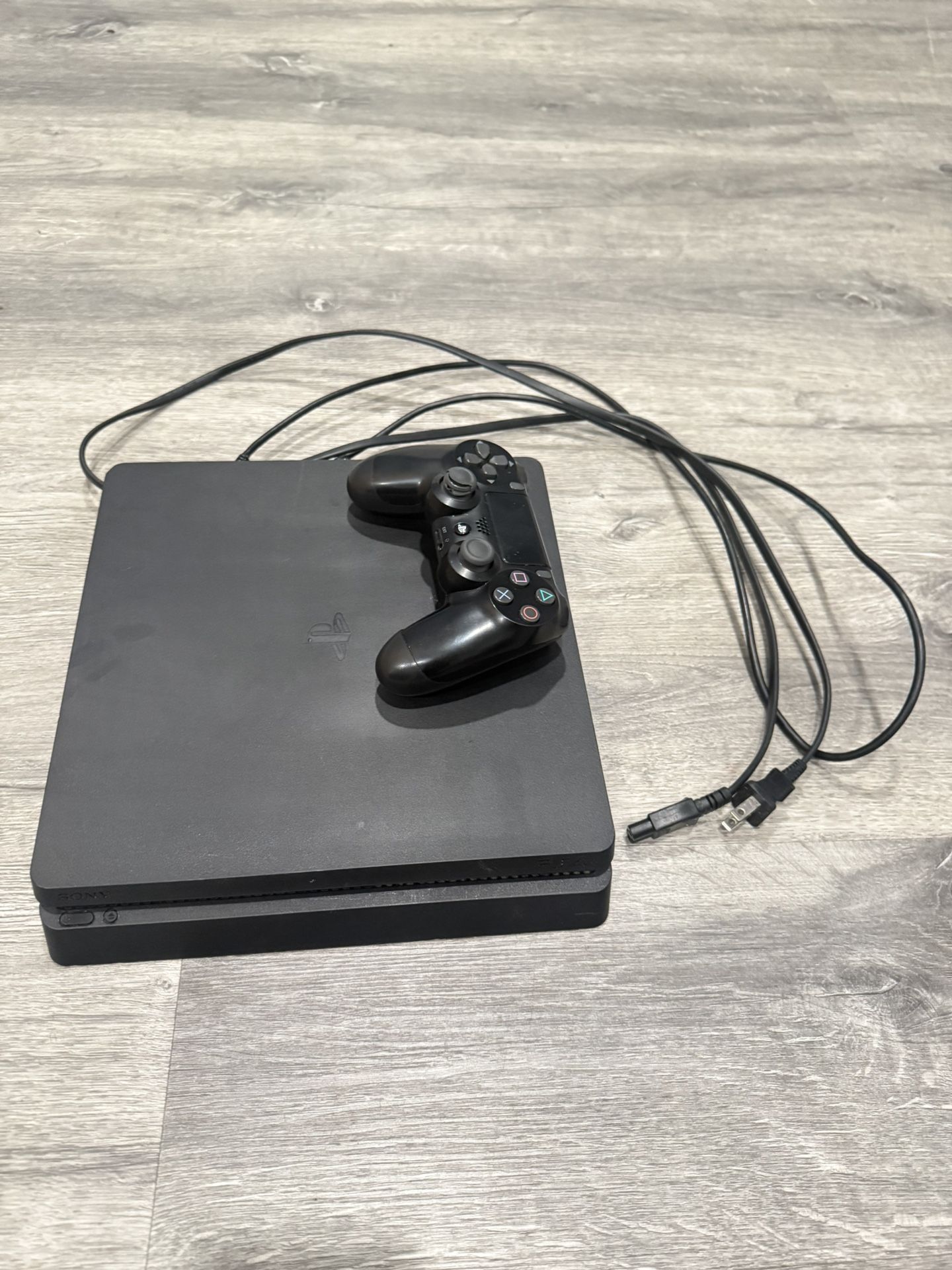 Ps4 Comes With Controller, HDMI, And Power Cord