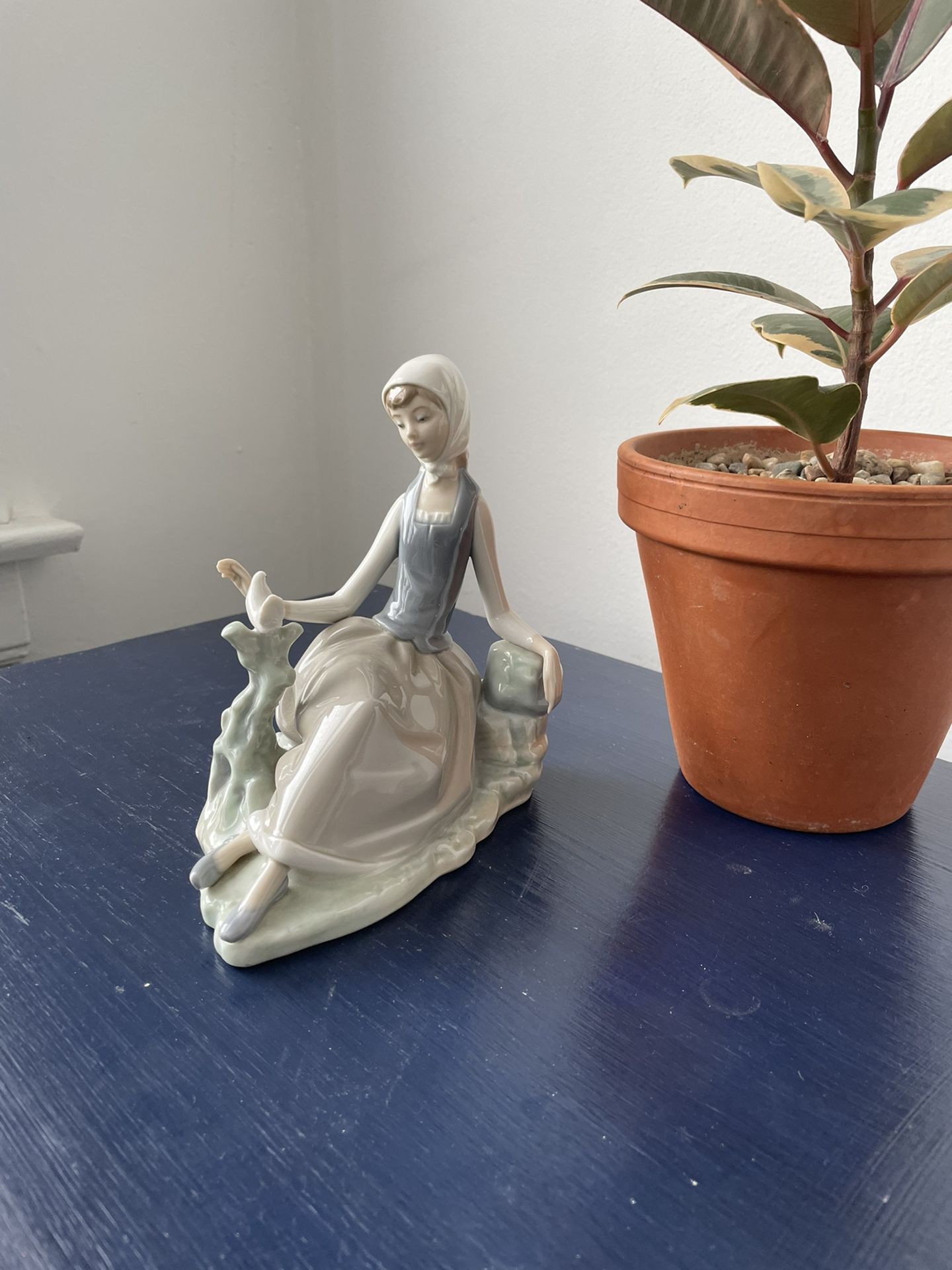 Lladro Porcelain Figurine “Girl Listening To Bird”