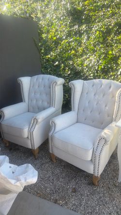 Set of 2 Cream Tufted Accent Chairs