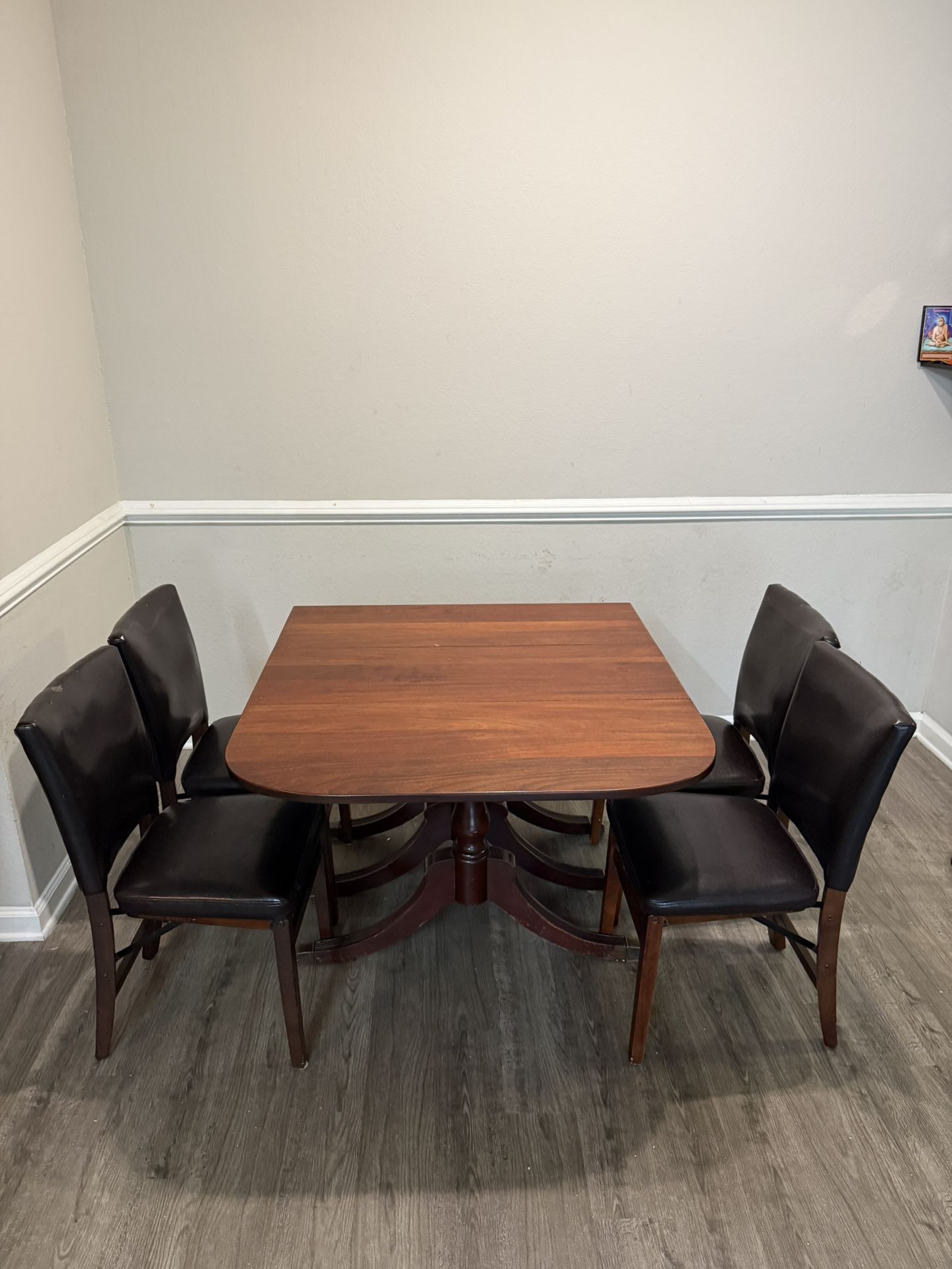 Dinning Table With 4 Chairs