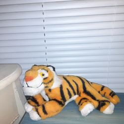 Vintage 1992 Arotoys Disney Raja the Tiger from Aladdin plush toy 10"inch Like New $5 Firm
