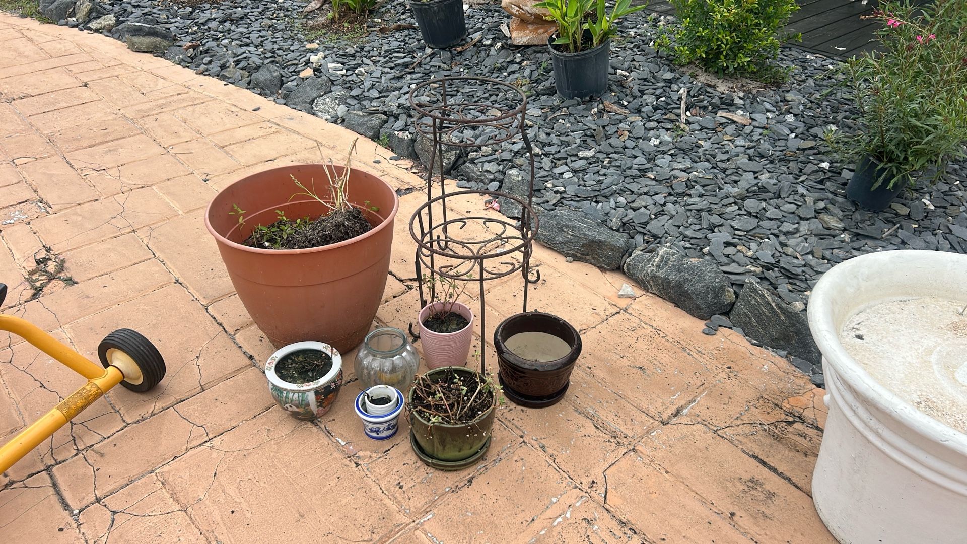 Flower Pots  And Stands