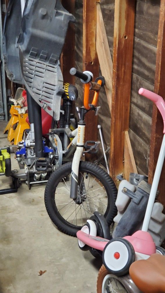 Raleigh MXR Mini 16" BMX style Bike