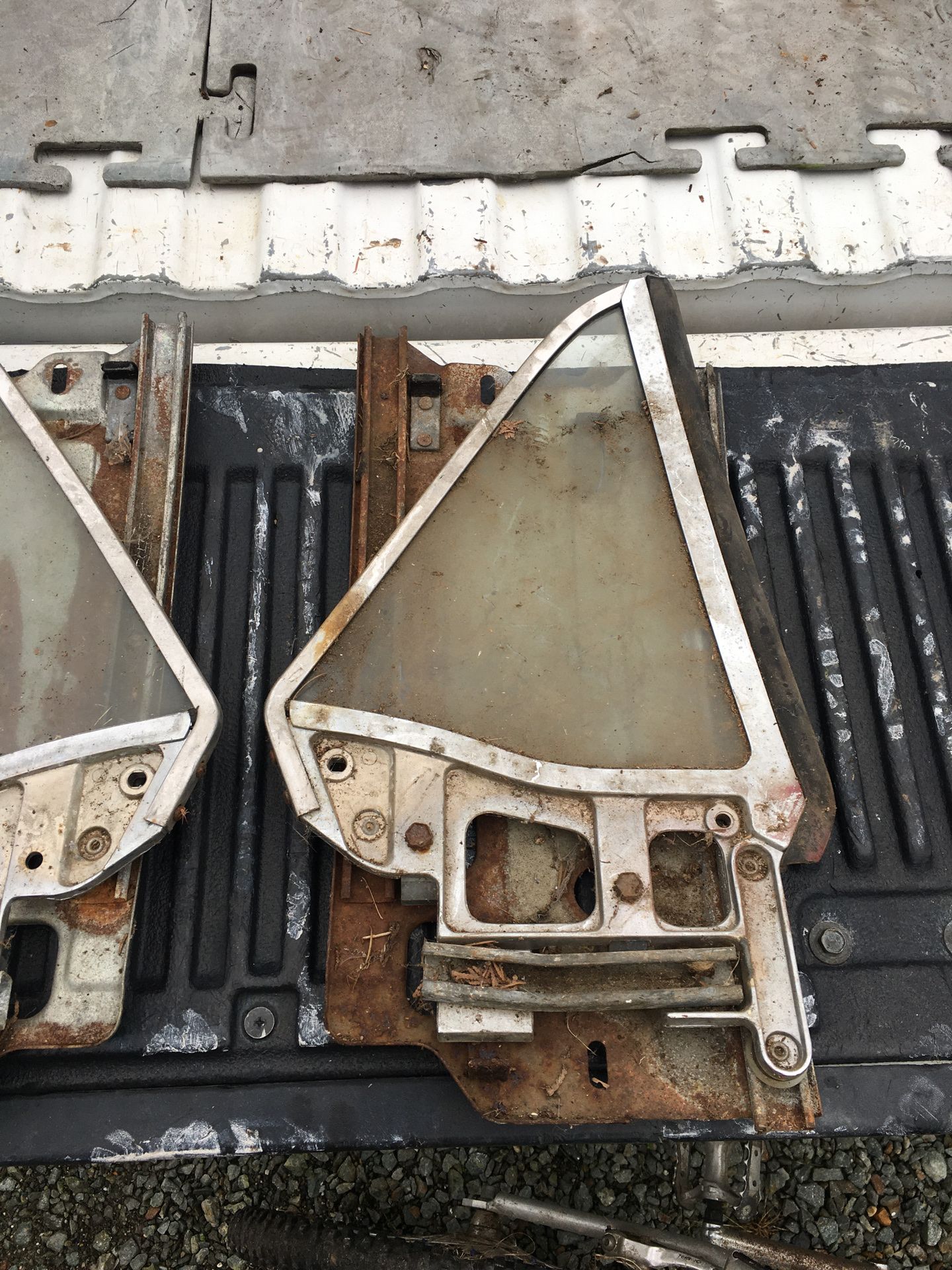 1960s Ford Mustang rear windows