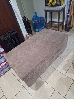 Large storage ottoman