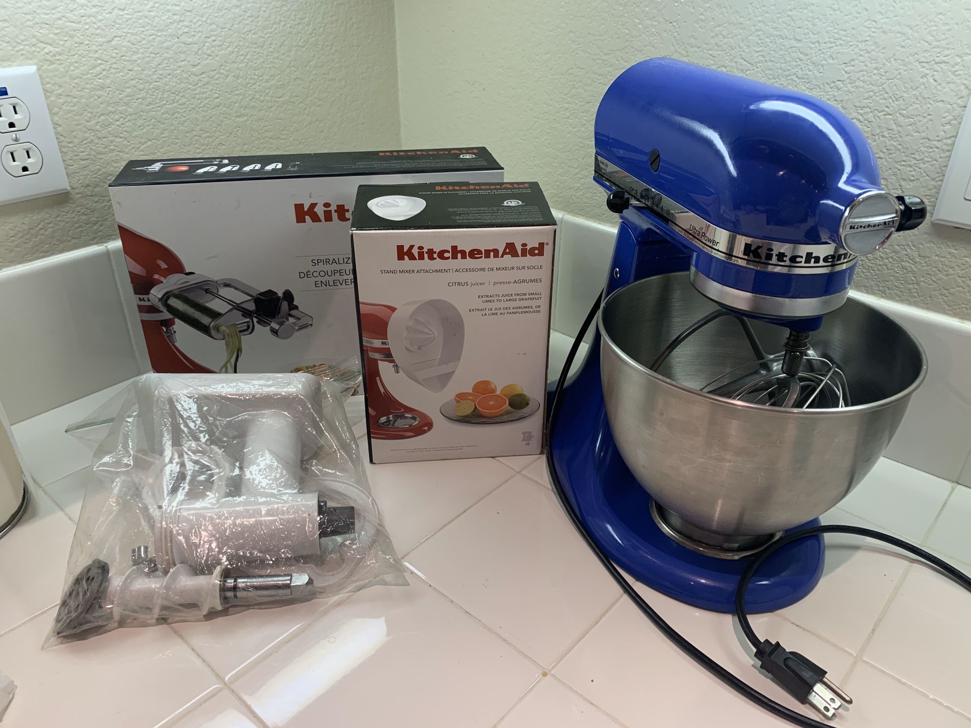 Kitchen Aid Mixer with attachments (grinder, juicer, peeler)