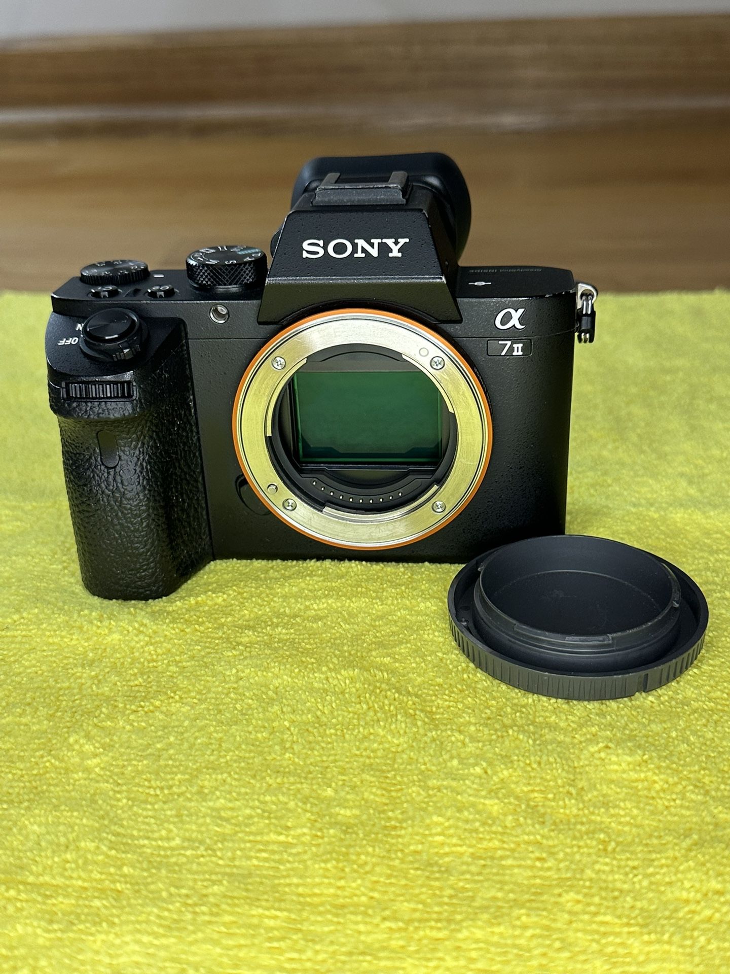 Sony A7 ii - Excellent Condition (body only) - 5 Batteries Included