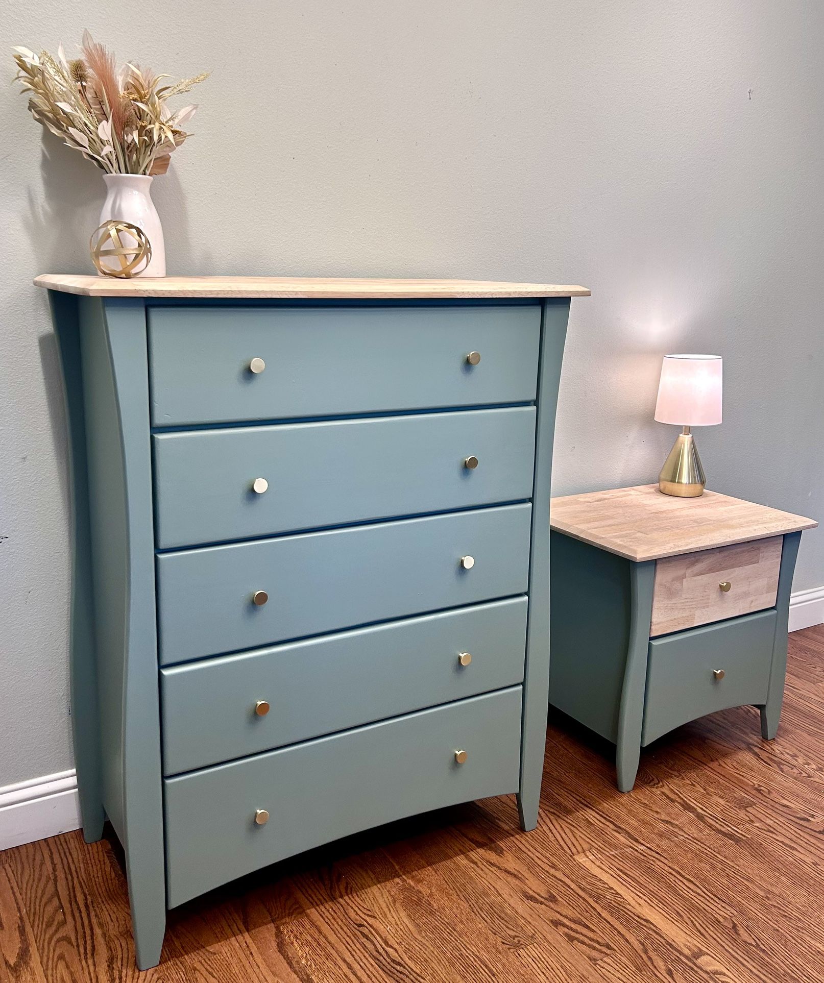 Unique, Classy Dresser Set