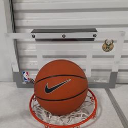 18" BUCKS DOOR BASKETBALL  HOOP +NIKE BASKETBALL & FREE DELIVERY 