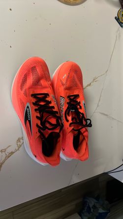 Brooks Hyperion Max .. size 11 Men.. W/ carbon plate.