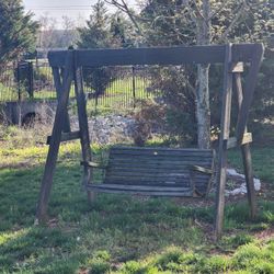 *** PORCH SWING W/ FRAME ***
