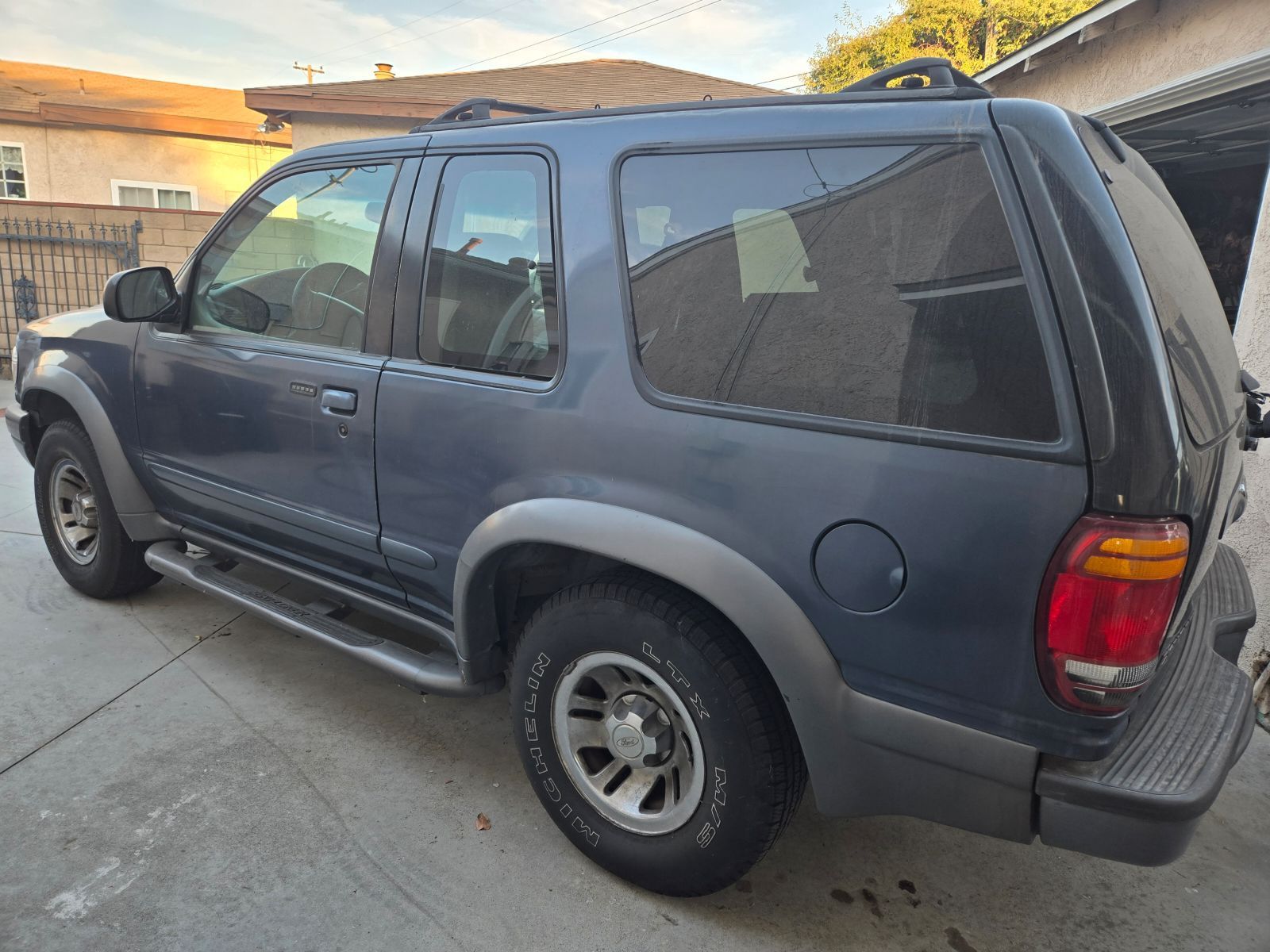 2000 Ford Explorer