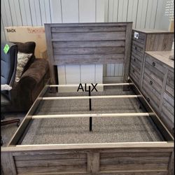 Brand New Queen Bedroom Set 4 Piece)