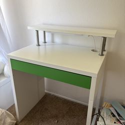 Small IKEA computer desk w/ light