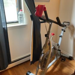 STATIONARY INDOOR SCHWINN BIKE 