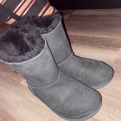 Size 4 uggs 