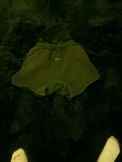 Essentials shorts fear of God size s￼