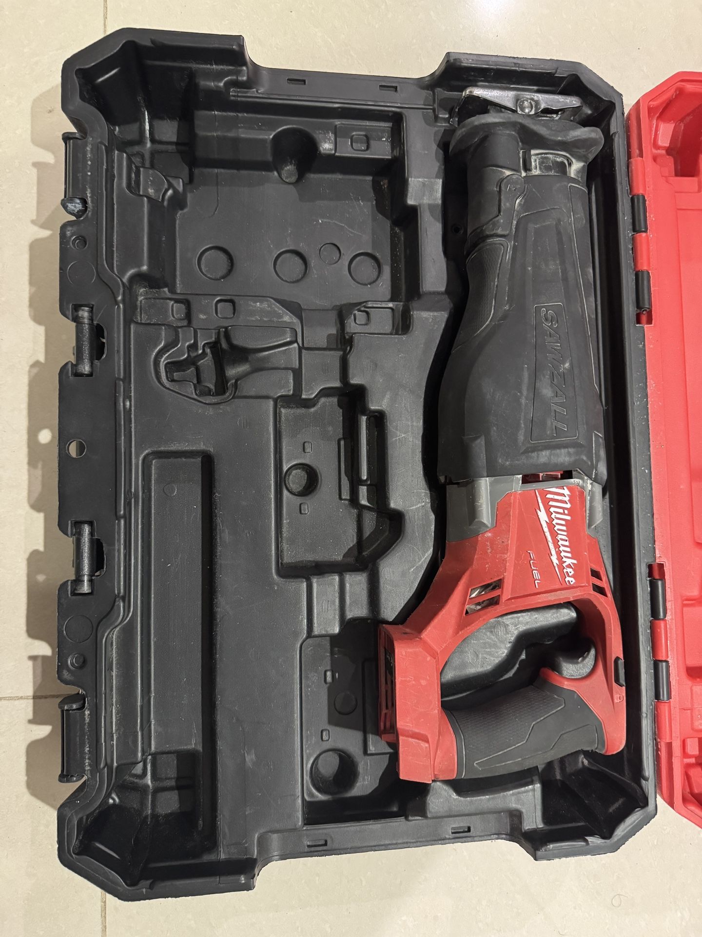 Milwaukee M18 Sawzall in great condition with case