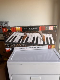 Giant Dance On Piano