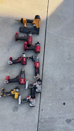 Power drills w batteries