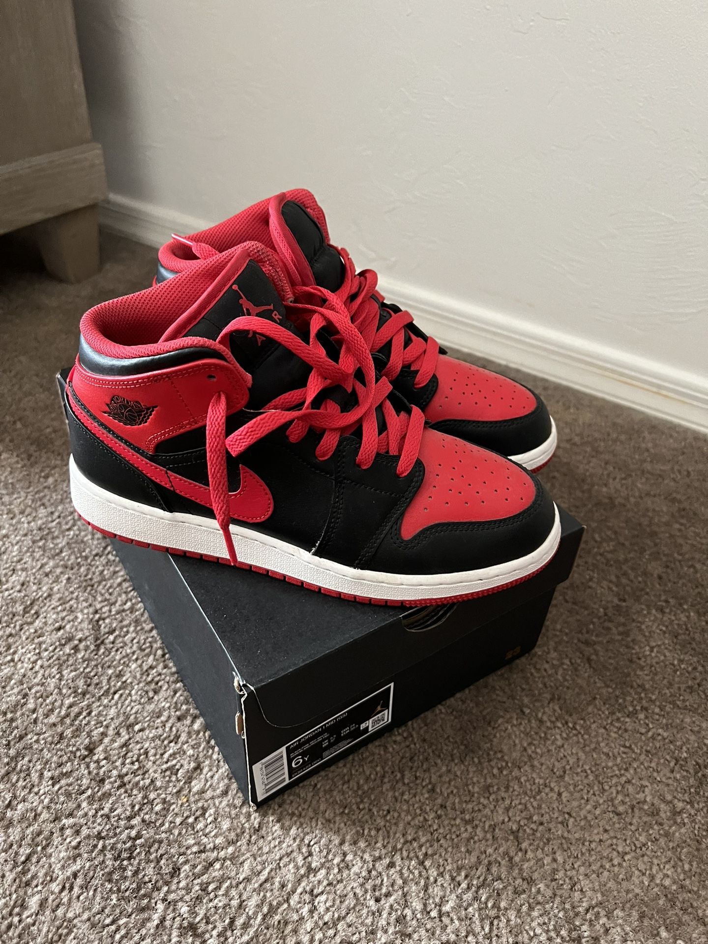 Air Jordan 1 Black and Red size 6