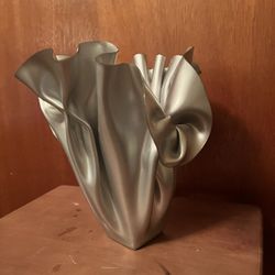 1993Hand Signed Modernist Lucite Handkerchief Vase 