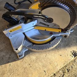 Dewalt 10 in Miter saw no disco