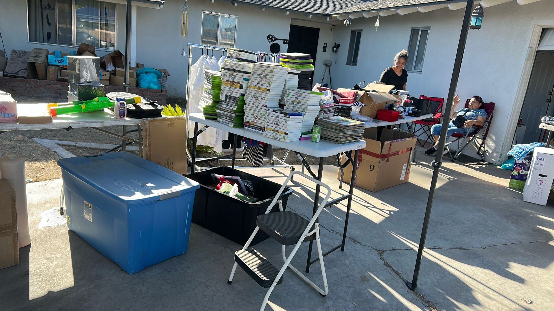 Huge Garage Sale !