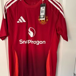 Manchester United soccer jersey size L
