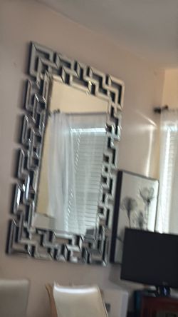 Mirror, lamp is available