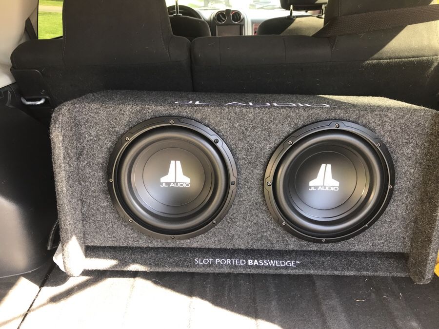 JL AUDIO. Two 10” subs (CP210W0V3)