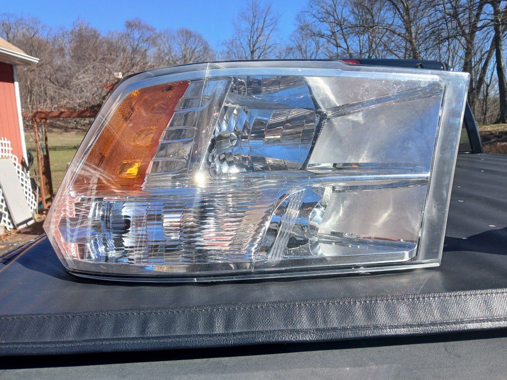 2014 Tam 1500 Headlight Assemby Both Driver And Passenger