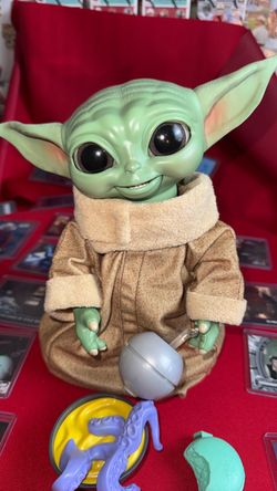 Grogu Baby Yoda Animatronic Figure & card collection