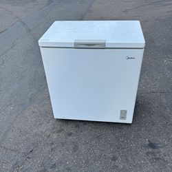  Deep Chest Freezer Free Local Delivery/30 Day Warranty