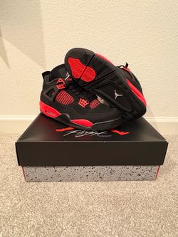 Jordan 4 red thunder size 10 M
