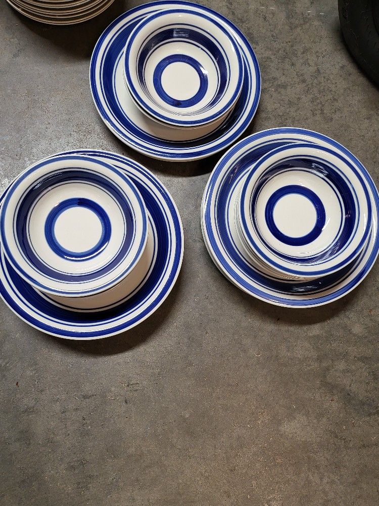 $10 Sets Of 4 And $5 Set Of 2 Plates & Bowls