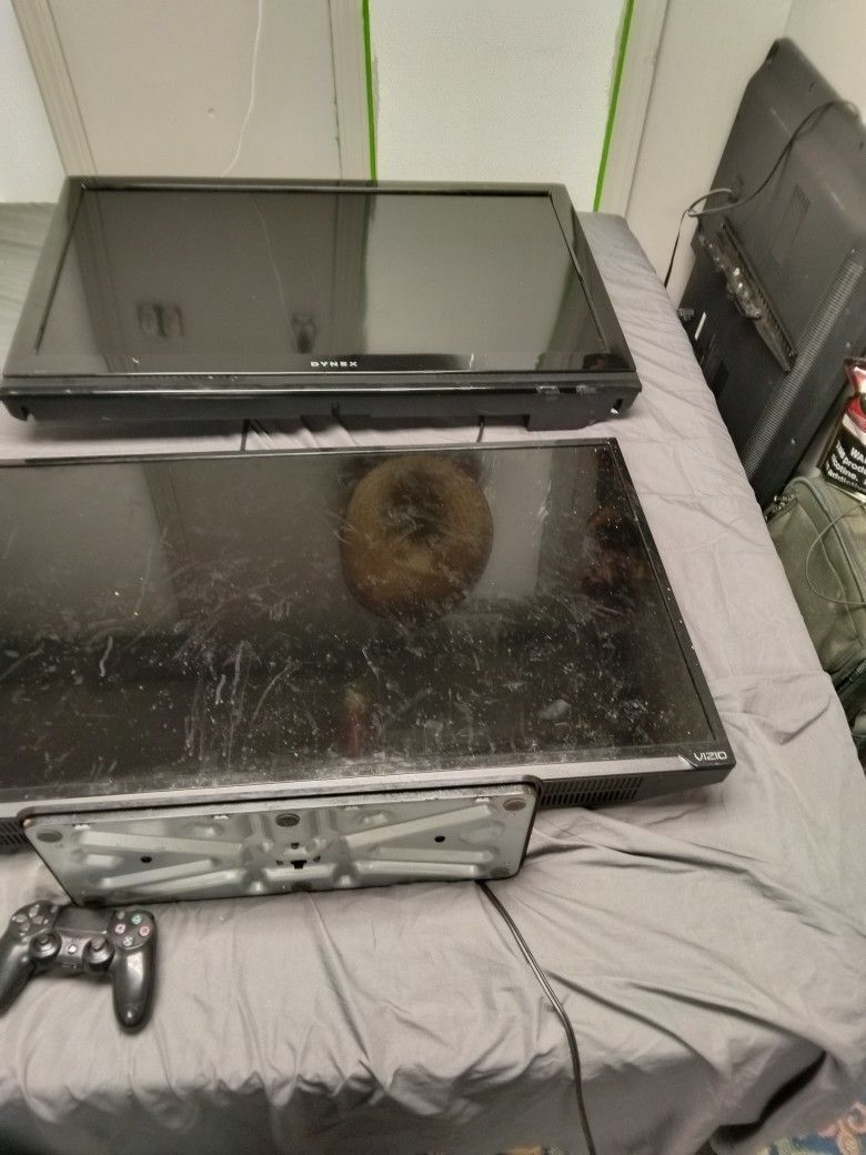 2 Flat Screen TVs