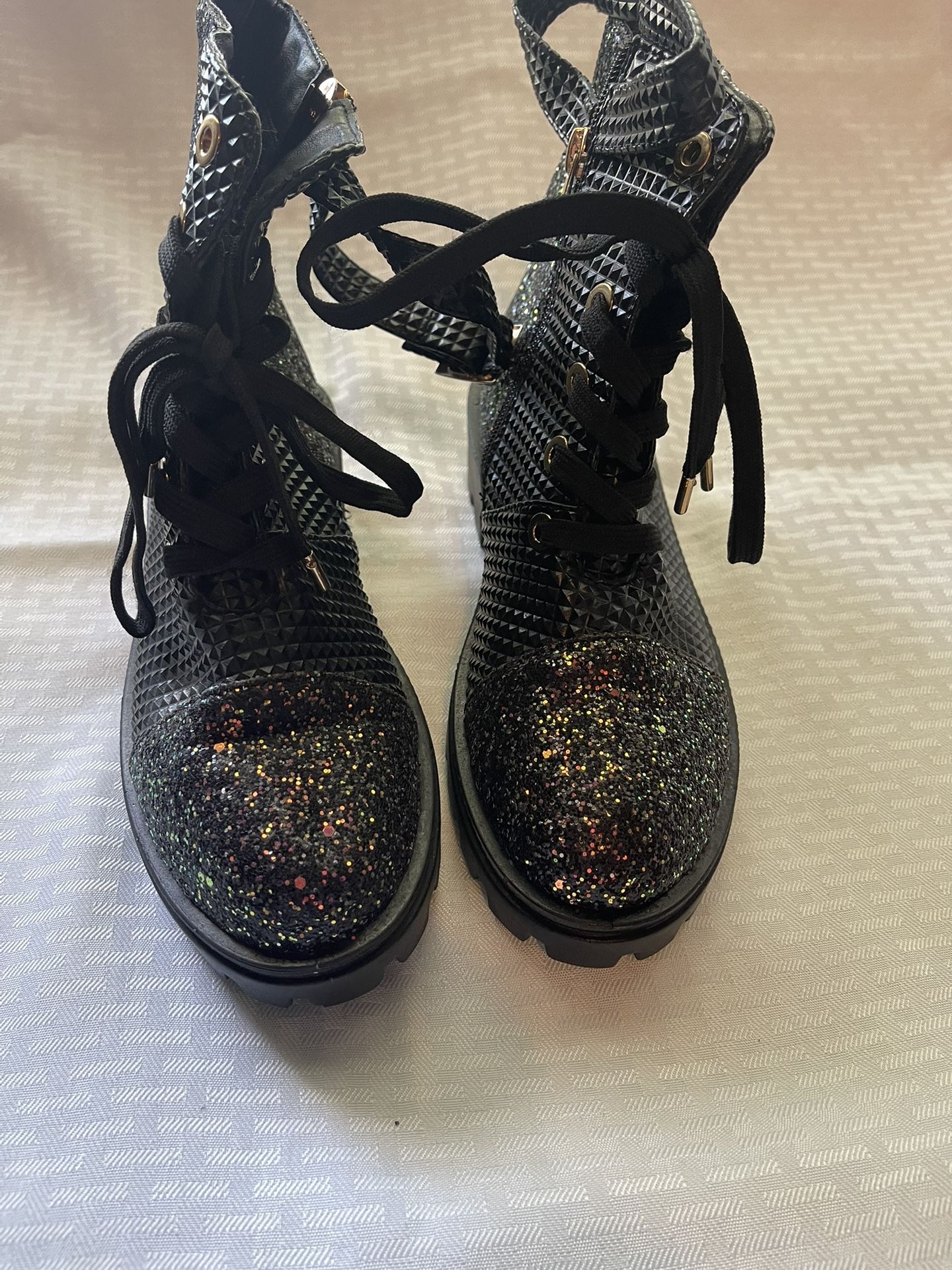 Rougue 6” High Boots, Black With Glitter, Size 9 With 1-3/4” Heels