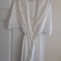 White Robe & Nightgown Set Sz Small 