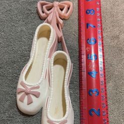 CA. PLASTIC WALL HANGING BALLERINA SLIPPERS